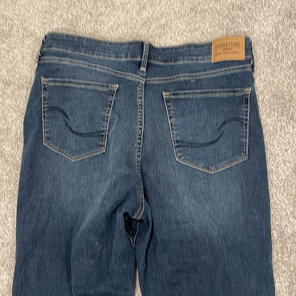 Women’s Signature by Levi Strauss Size 12M - Picture 6 of 6